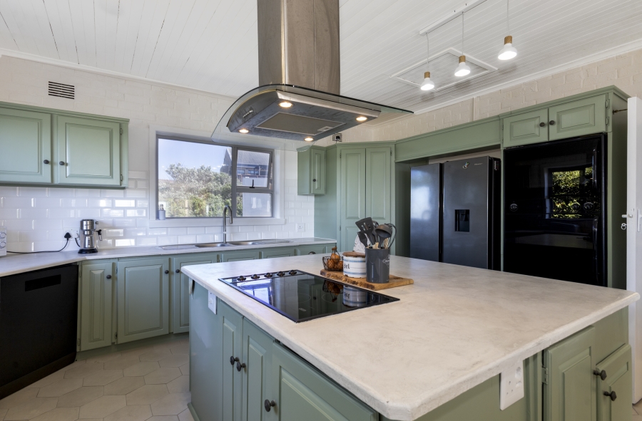 6 Bedroom Property for Sale in West Beach Eastern Cape